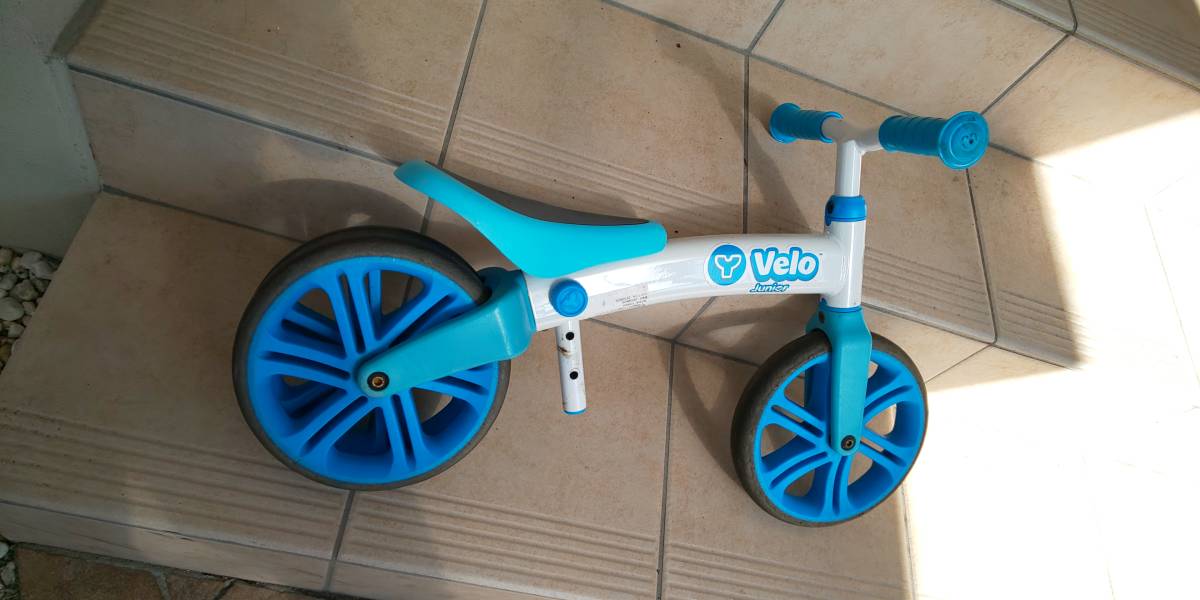Yvolution Y Velo ジュニア 幼児用バイク ペダルのないバランスバイク 対象年齢18ヶ月から 青 白の落札情報詳細