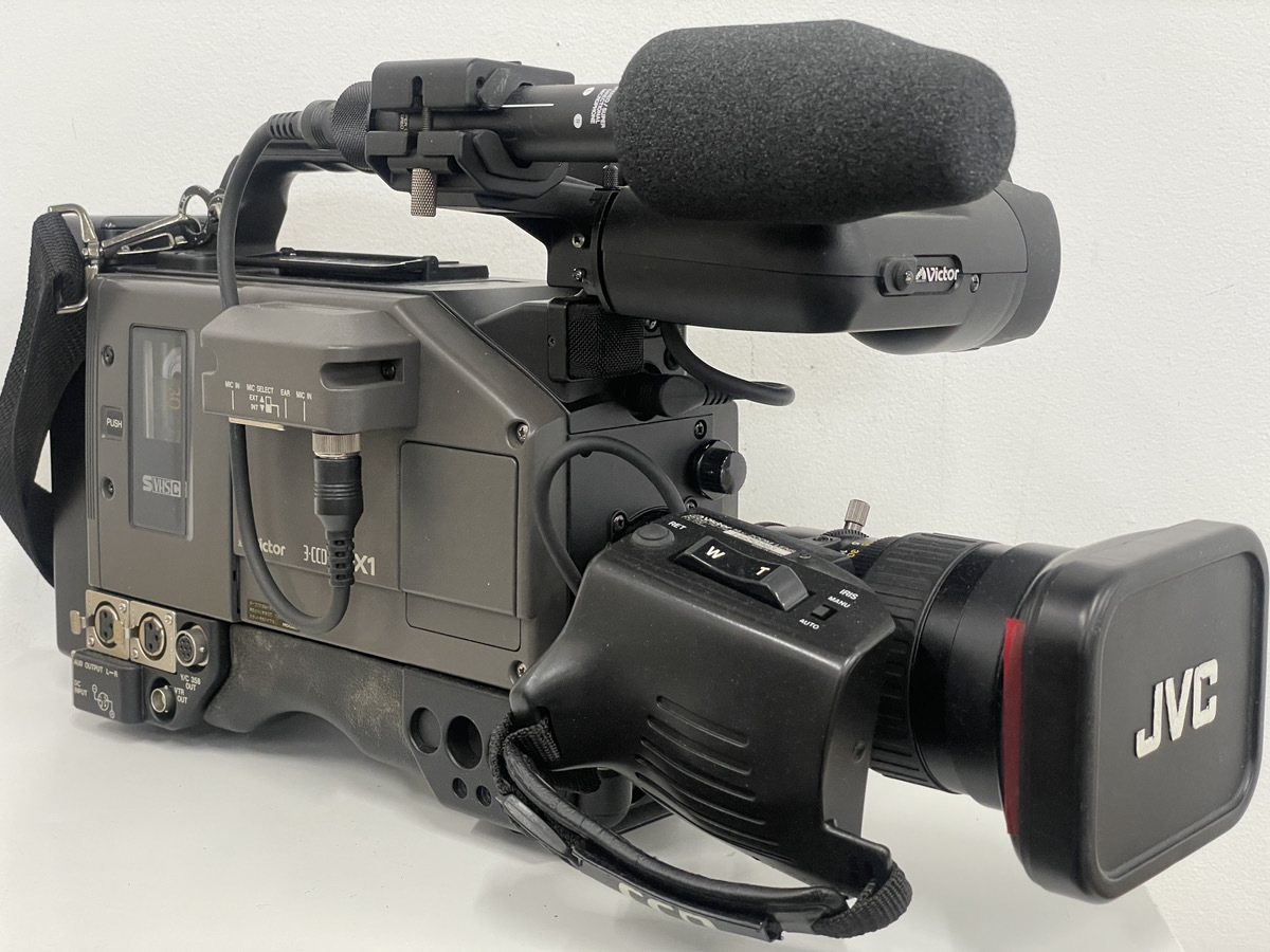 【やや傷や汚れあり】100円～★Victor ビクター GYX1H 3CCD CAMERA WITH SVHSC RECORDER