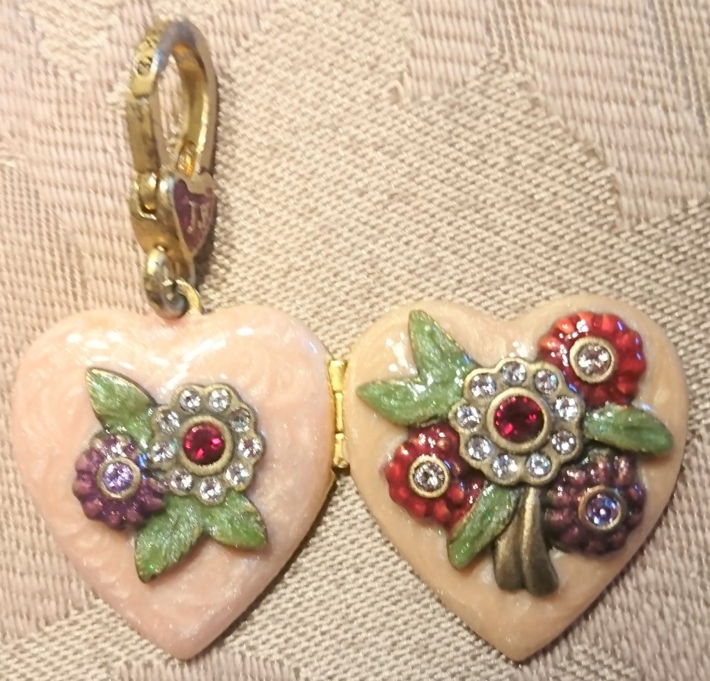 Jay Strongwater ジェイ・ストロングウォーター Miranda Heart Locket Charm Pink