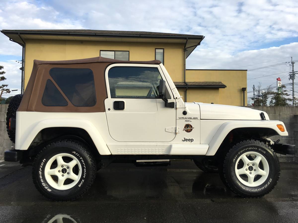 【走行8.2万km】 JEEPラングラー サハラ 希少なストーンホワイト ブラッドレーアルミホイール リフトアップ ヒッチメンバー付き公認の