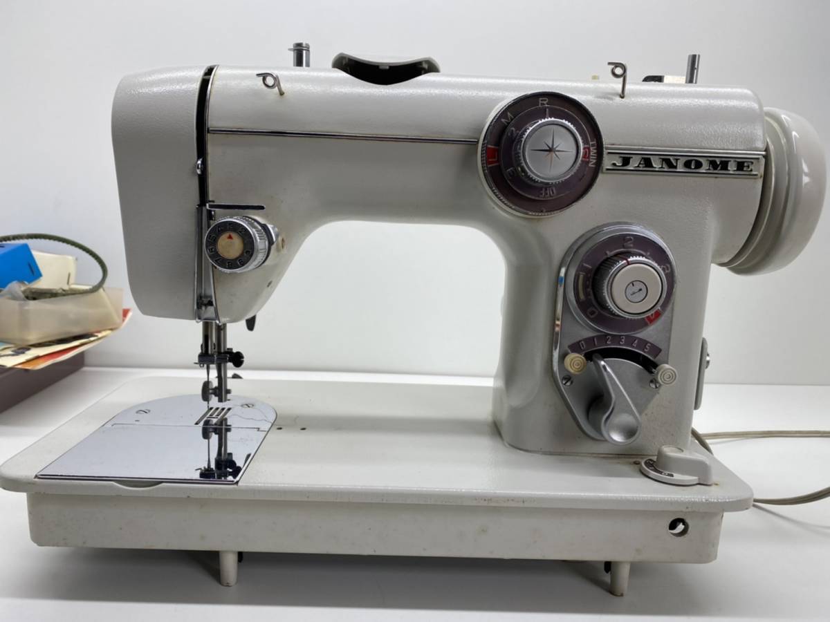 【傷や汚れあり】JANOME/ジャノメ 電子ミシン 2870 MODEL.751型 ソフトカバー付き 手芸/裁縫/ハンドクラフト 通電OK