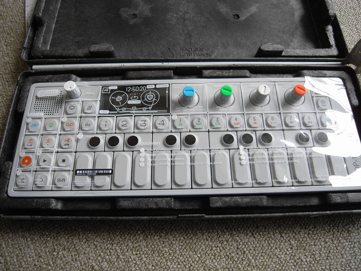 【目立った傷や汚れなし】Teenage Engineering ポータブル シンセサイザー OP1 + accessory kit付属の落札