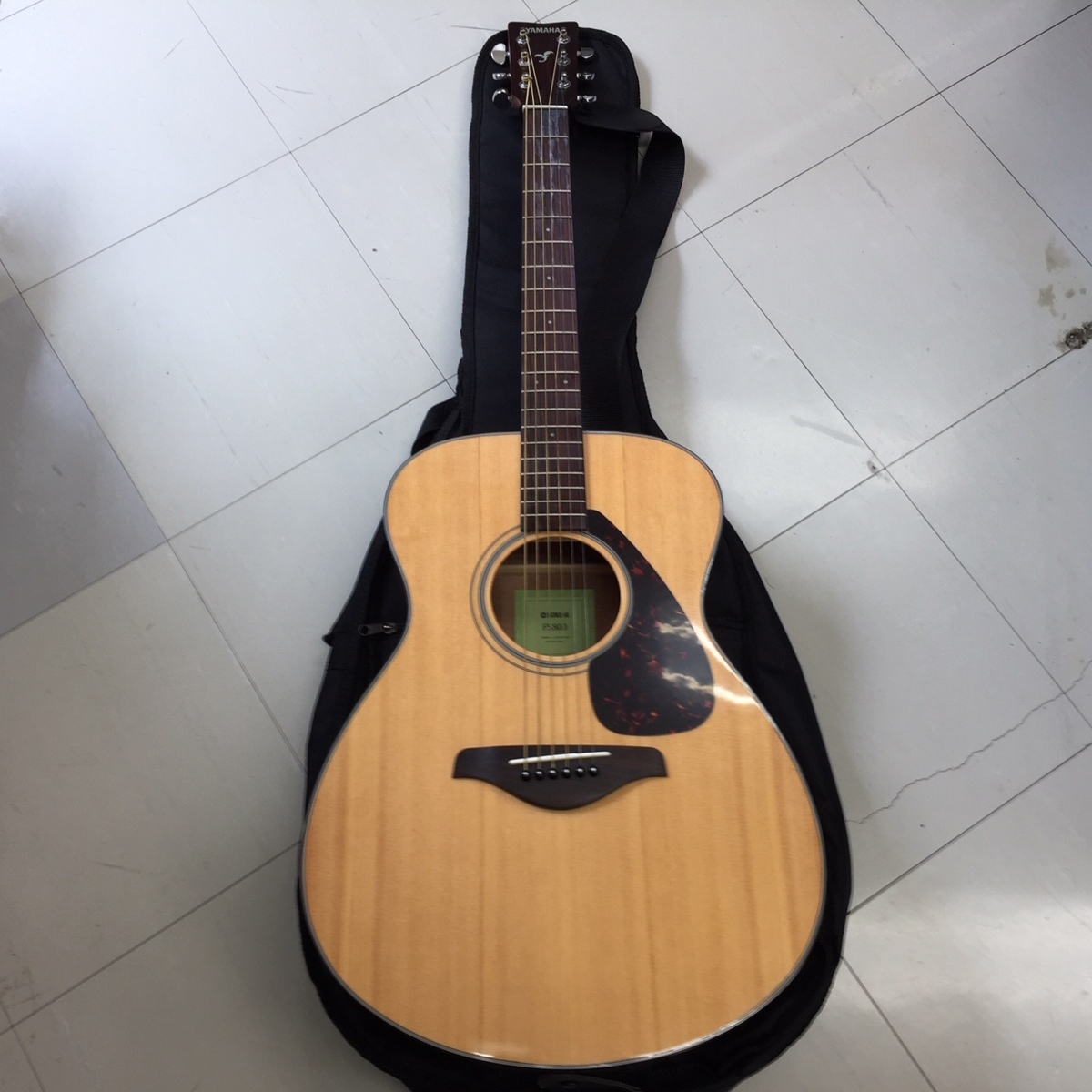 【目立った傷や汚れなし】【超美品・中古品A】YAMAHA(ヤマハ) アコースティックギター FS800 ※ストラップ・ソフトケース付き（管理