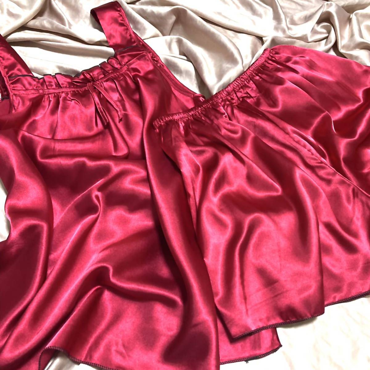 【やや傷や汚れあり】超光沢サテン 超ツルツル 超ツヤツヤ♪ キャミ＆ショーパン♪ 上下セット♪ パジャマ ナイティ お部屋着 女装 コスプレ