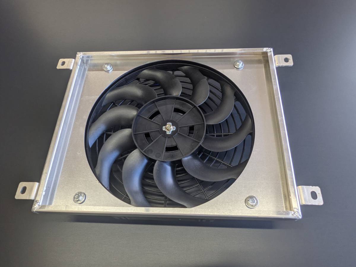 【未使用】スズキ ジムニー JA11汎用電動ファン アルミファンシュラウド付き 軽量/電動ファン可 アルミラジエター JA11JA22