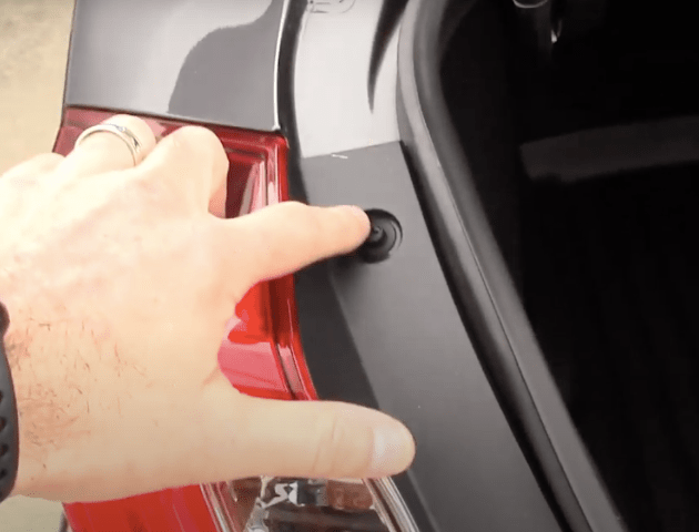 How to replace a taillight bulb on a Honda Civic - Car Ownership