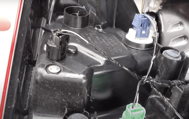 How to replace a taillight bulb on a Honda Civic - Car Ownership