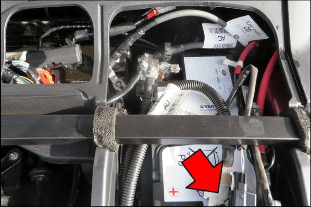 How to replace the car battery on a Land Rover Range Rover Evoque Car