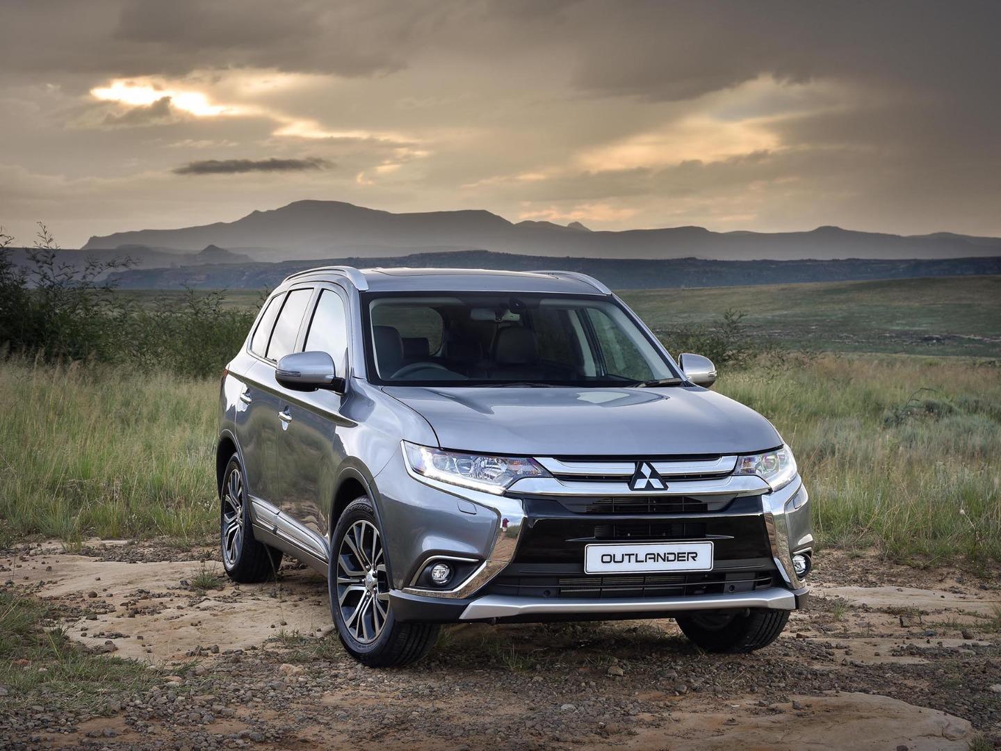 Top 5 Mitsubishi Outlander articles on AutoTrader Buying a Car