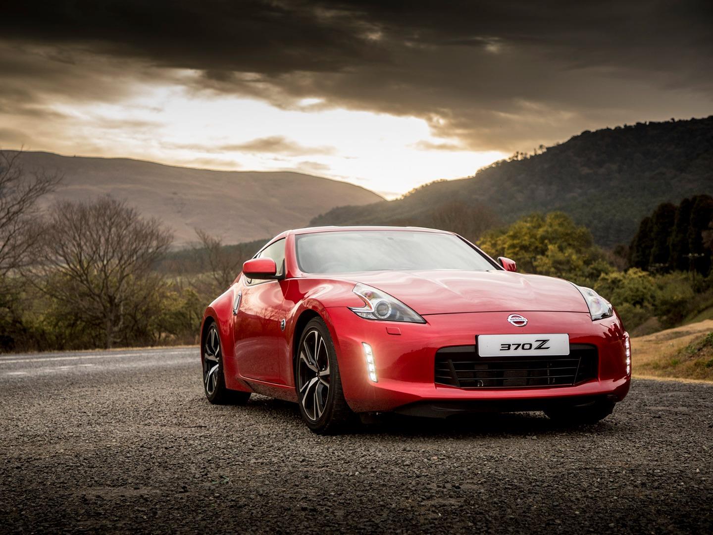 Nissan 370Z vs Toyota GT86 vs Ford Mustang which one has the best