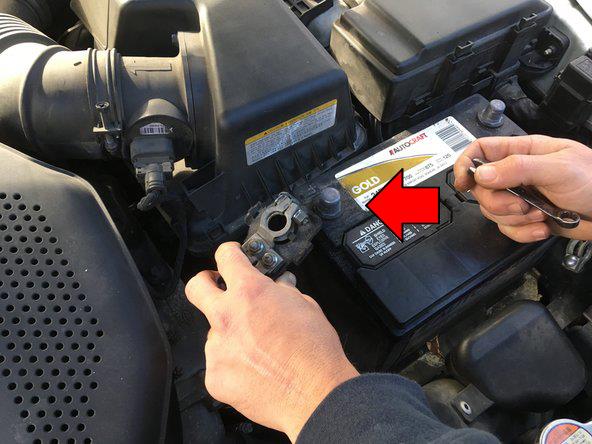 How to replace the car battery on a Hyundai Tucson - Car Ownership