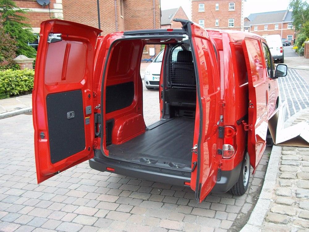 Nissan NV200 2010 Van Review Expert Nissan NV200 Commercial Vehicle
