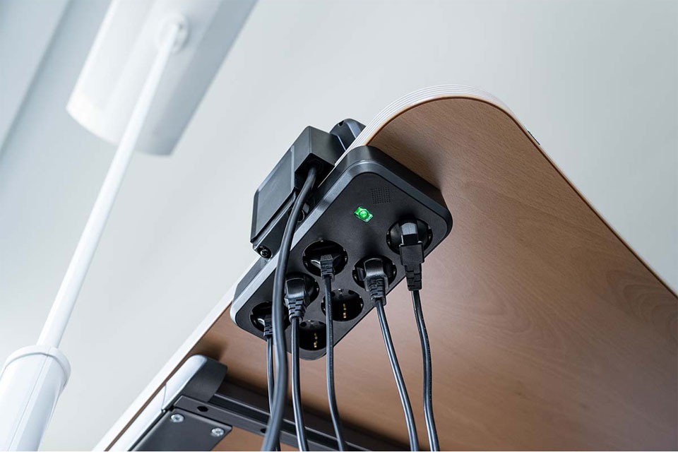 230V 9-socket with Schuko plug and 2x Keystone moduler