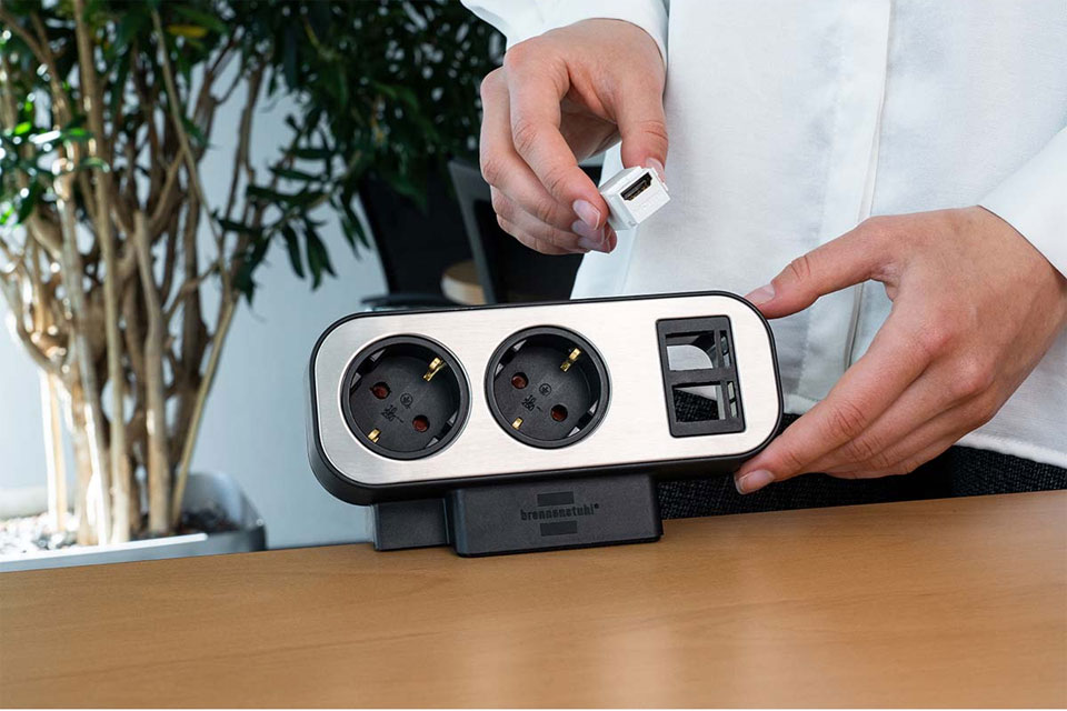 230V 10-socket with Schuko plug and 2x Keystone moduler