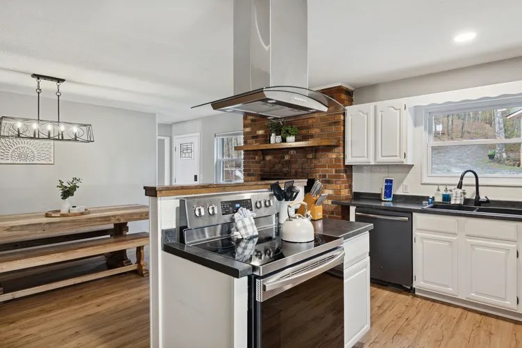 Bluff Mountain Bungalow In Sevierville