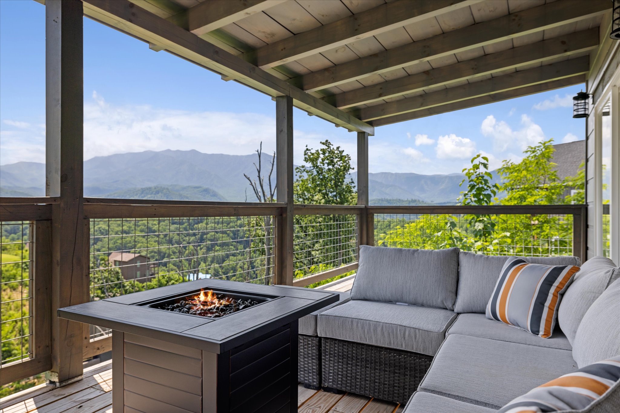 Grizzlies Den Cabins Sleeps 712 Summit Cabin Rentals