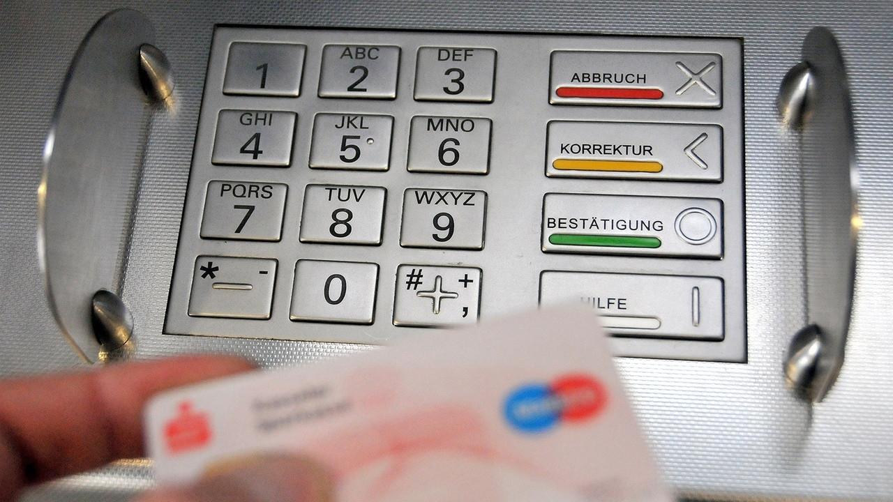 Gemeinsame Geldautomaten von Sparkasse und Raiffeisenbank BR24