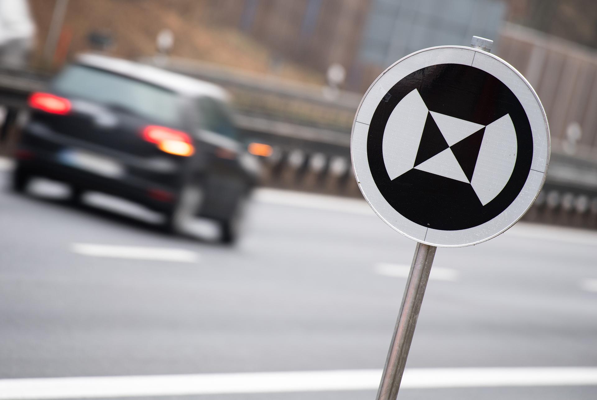 Digitales Testfeld Autobahn Neue Verkehrsschilder an Bayerns Autobahnen