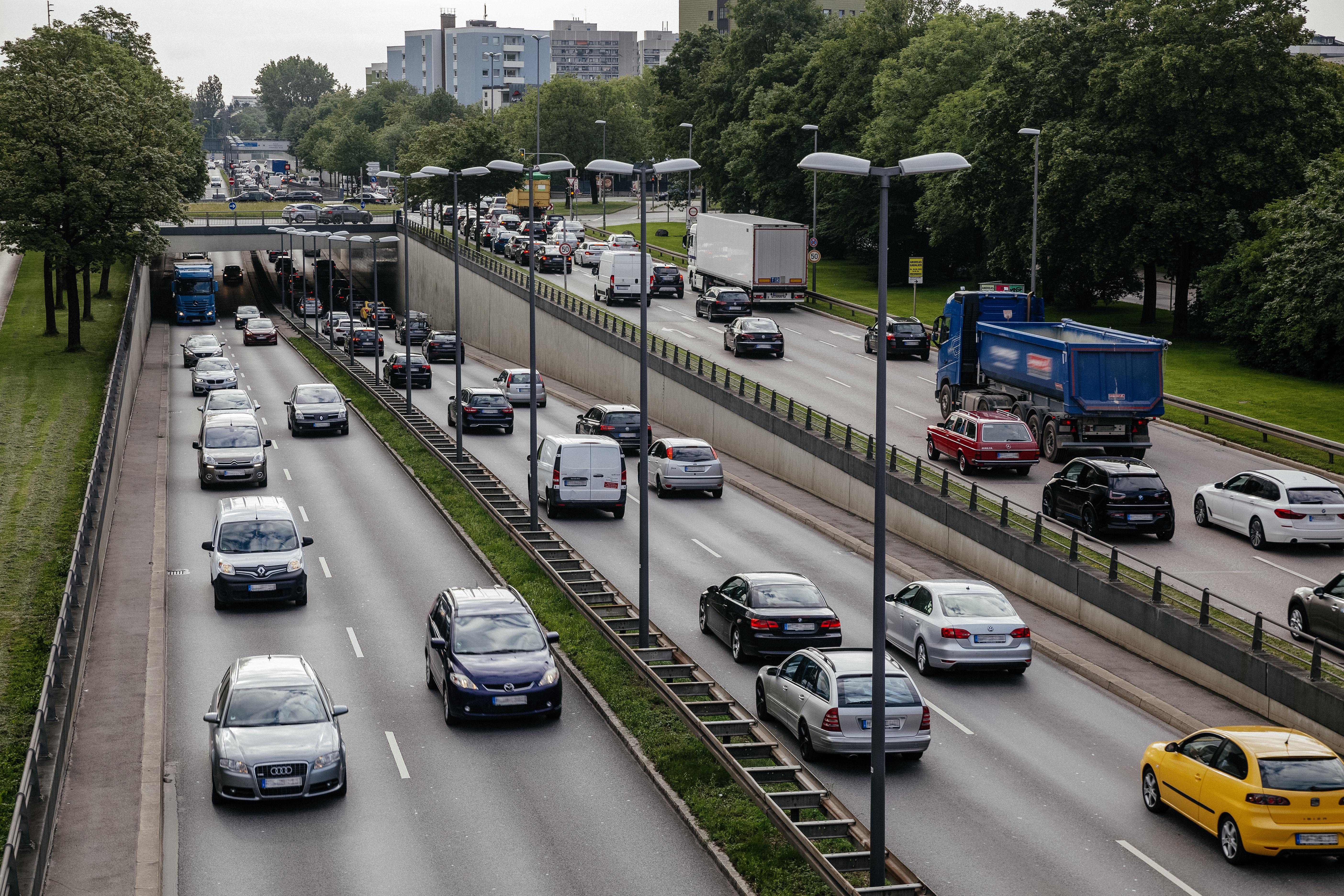 Was sich 2021 für Autofahrer und Pendler ändert BR24