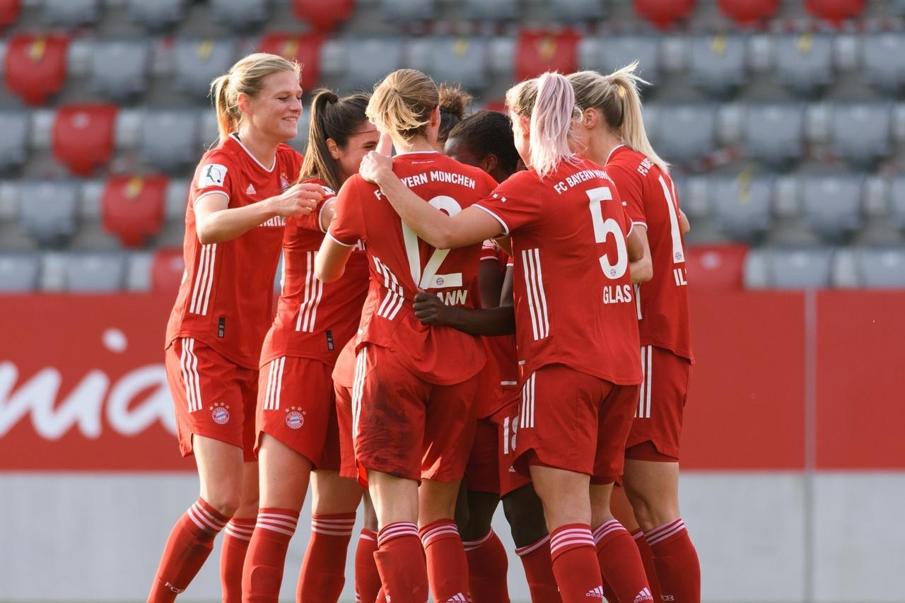 FrauenfußballBundesliga Topspiel FC Bayern Wolfsburg live BR24