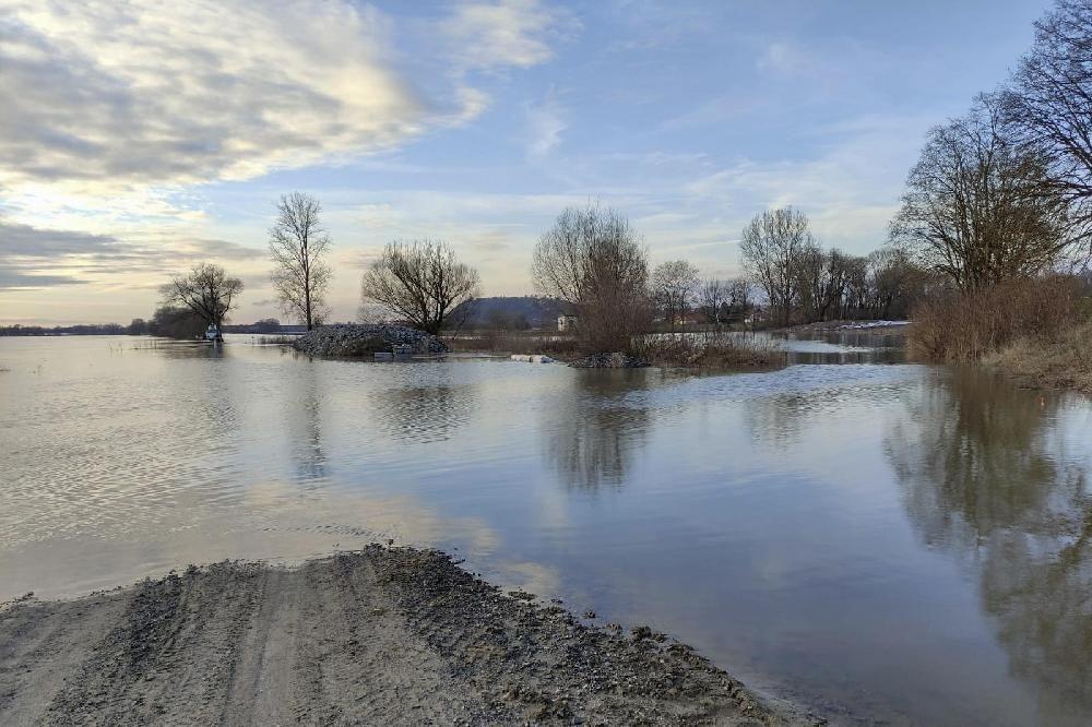 Noch steigende Donaupegel zwischen Straubing und Vilshofen BR24