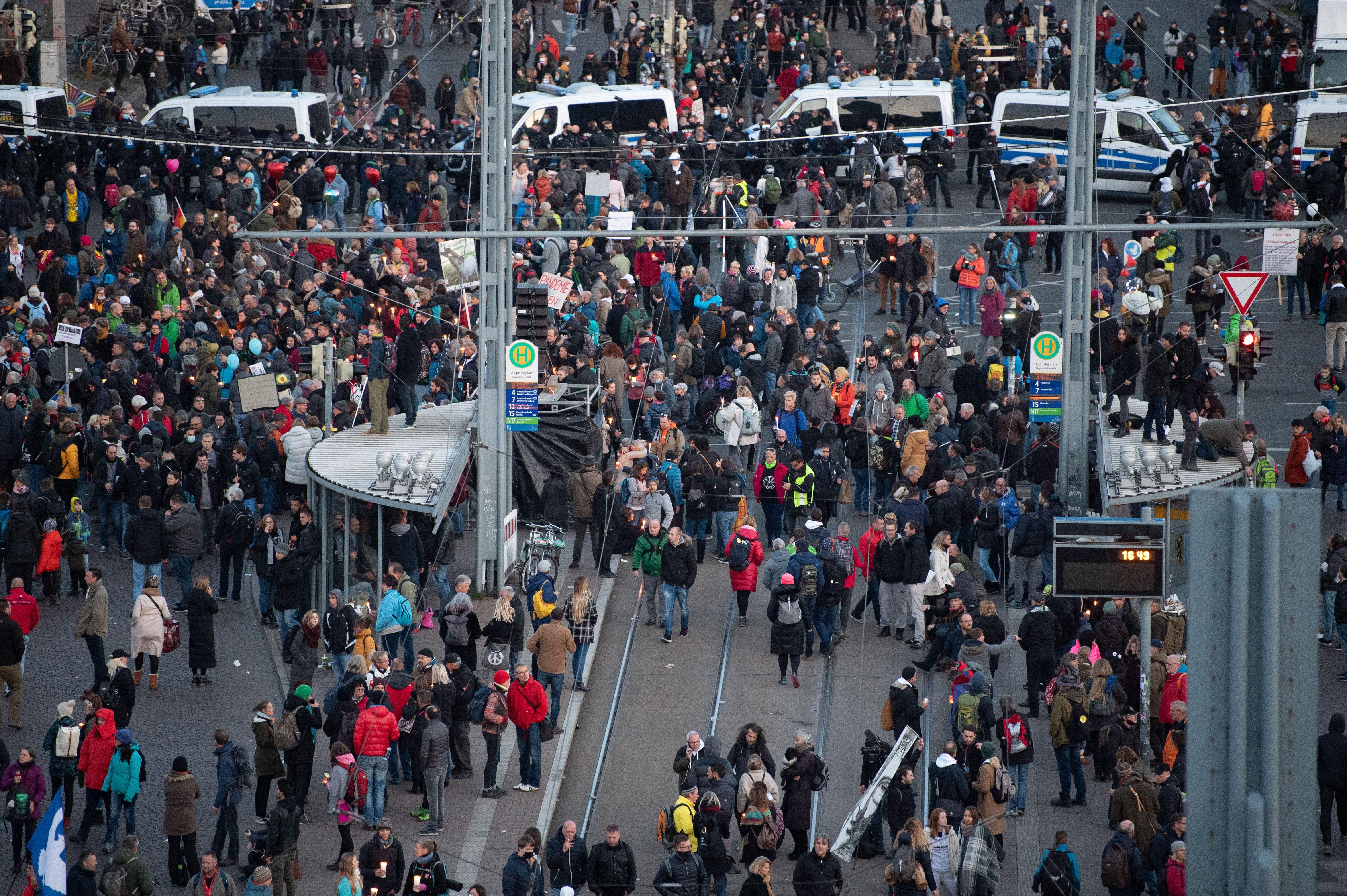 Querdenker Demo Heute Live : Ausschreitungen bei Demo gegen Corona-Maßnahmen in Leipzig ...