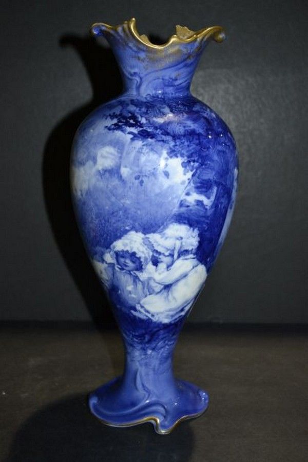 Quality Royal Doulton blue and white vase 'Lily of the Valley' Royal