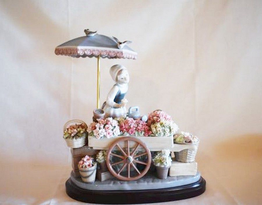 Lladro Flower Seller Porcelain Ornament Lladro and Nao Ceramics