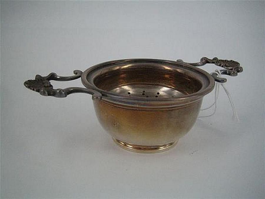 Bryan Savage Silver Tea Strainer with Shell Handles Flatware/Cutlery
