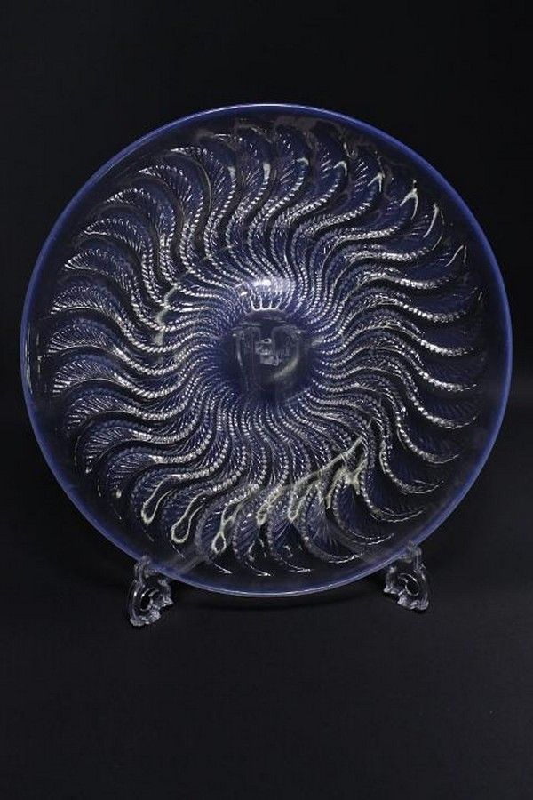 An R. Lalique plate, diameter 27 cm French Glass