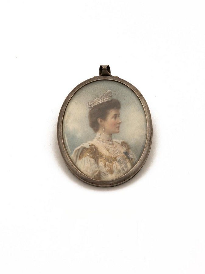 Regal Lady Miniature by Downey Brothers Miniatures & Silhouettes