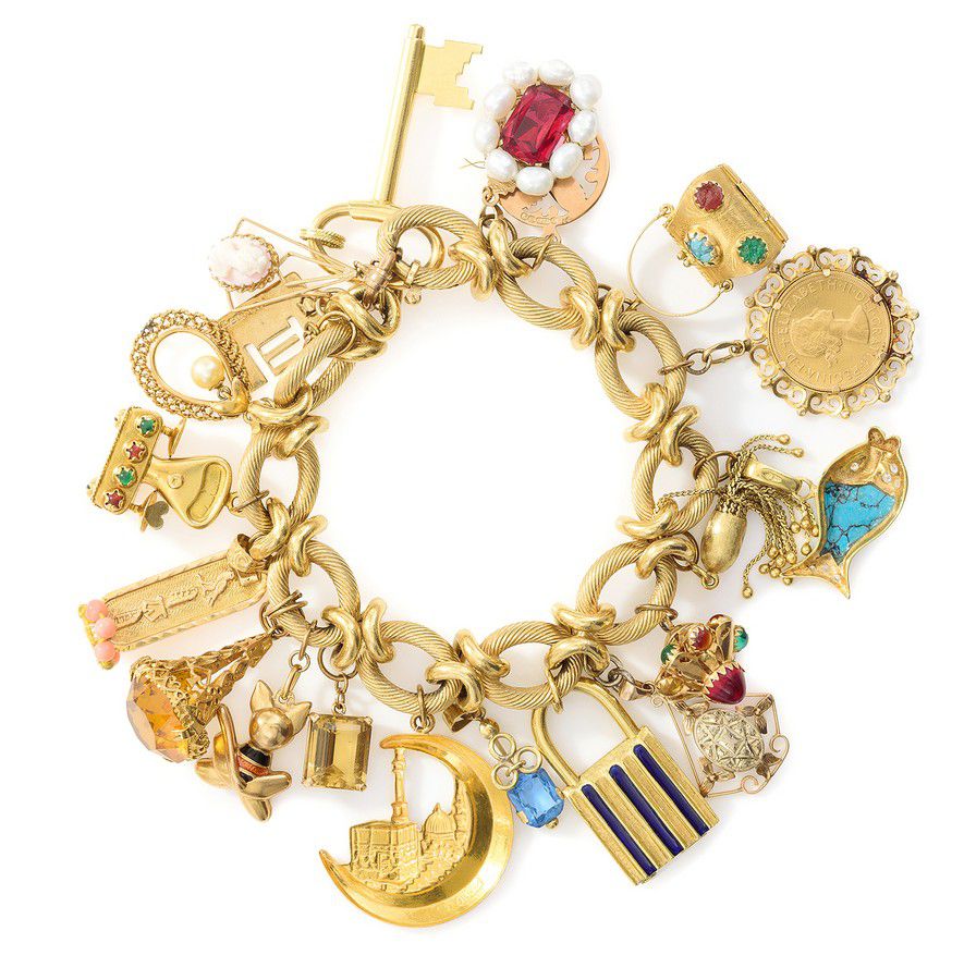 18ct Gold Charm Bracelet with Assorted Charms Bracelets/Bangles