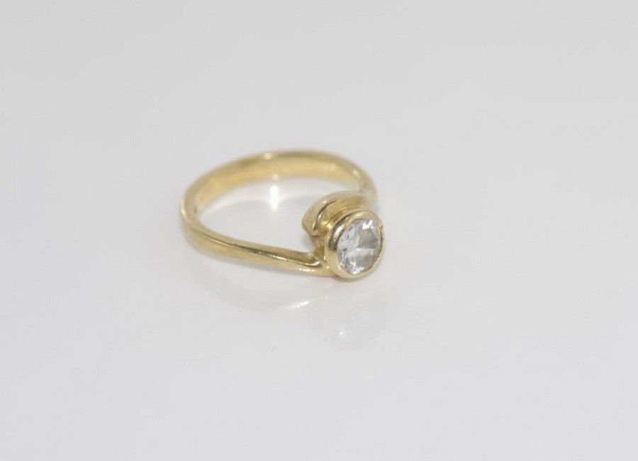 9ct Gold Stone Set Ring with English Hallmarks K/5 Rings Jewellery