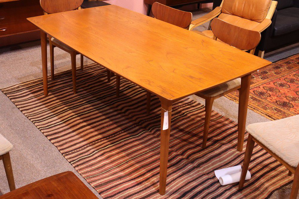 Teak Dining Table with Tapered Legs and Curved Edges Australian