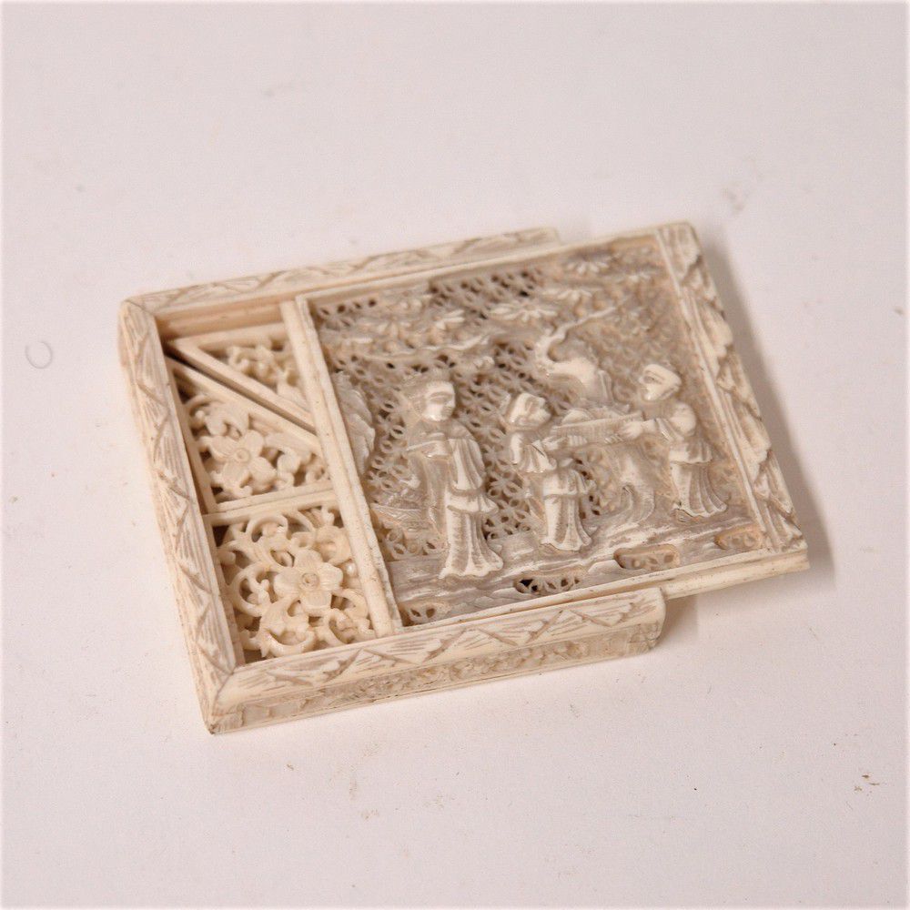 A 19th century Chinese finely carved ivory tangram puzzle, the… Ivory