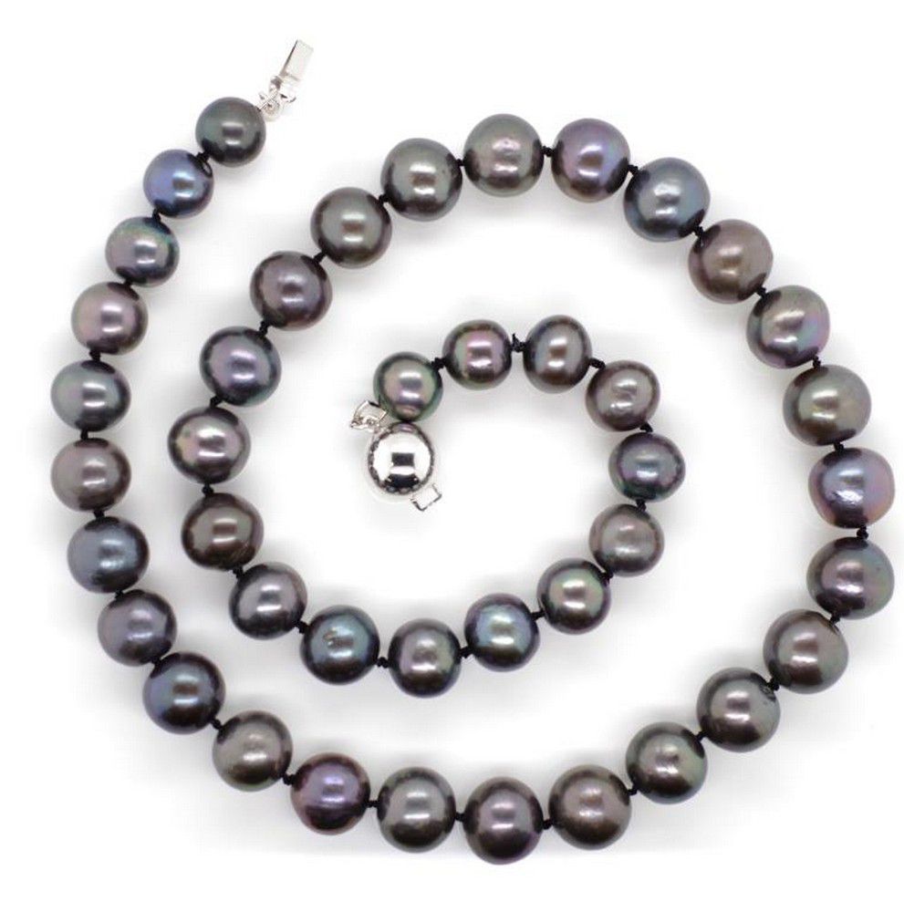 Peacock Cultured Black Pearl Necklace on White Gold Clasp Necklace