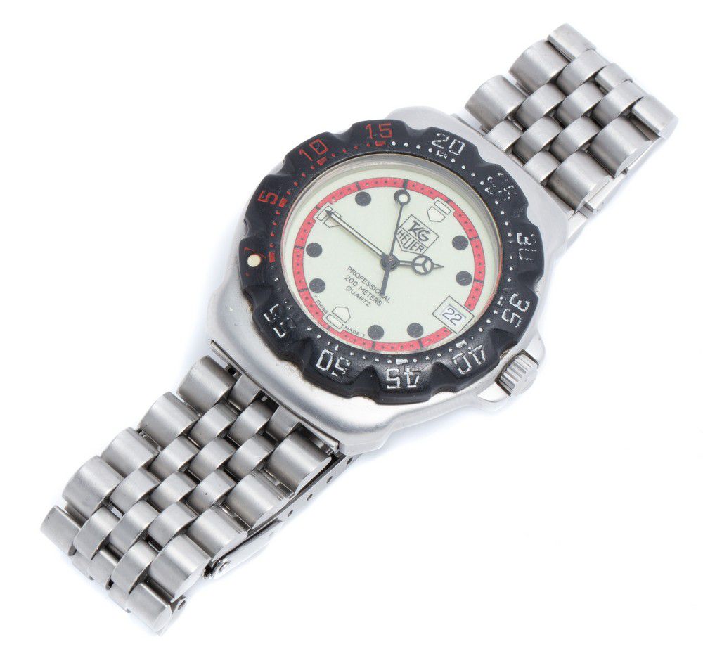 A lady's Tag Heuer Professional 200 Meters quartz wristwatch