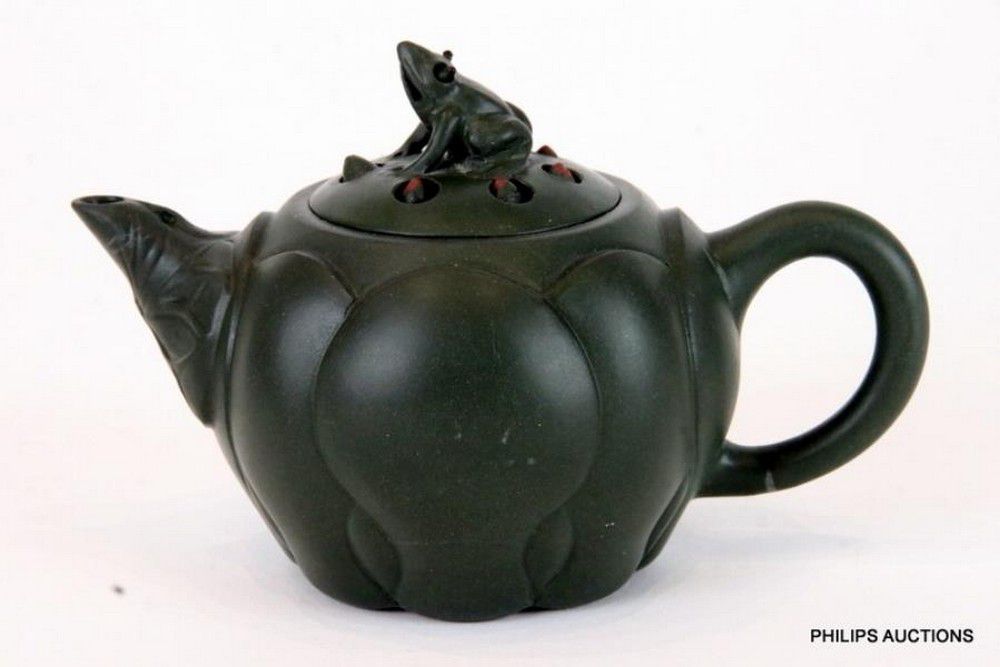 Yixing 'Frog and Lotus' Teapot with Movable Seeds Ceramics Chinese
