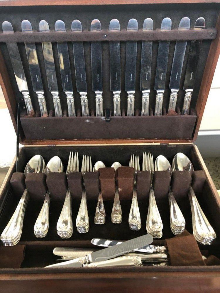 Tiffany Colonial Silver Flatware Service for 12 Flatware/Cutlery and