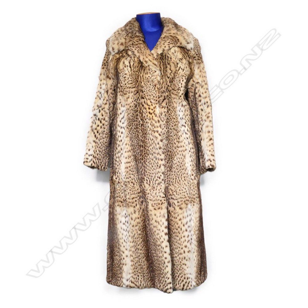 Geoffrey's Cat Fur Coat Furs Costume & Dressing Accessories