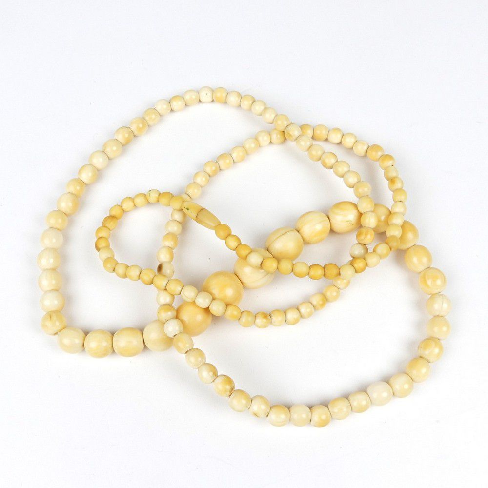 Graduated Antique Ivory Bead Necklace with Screw Clasp Necklace/Chain