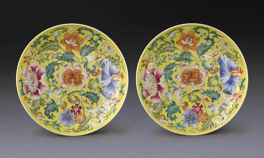 A pair of yellowground 'famillerose' dishes, marks of Guangxu