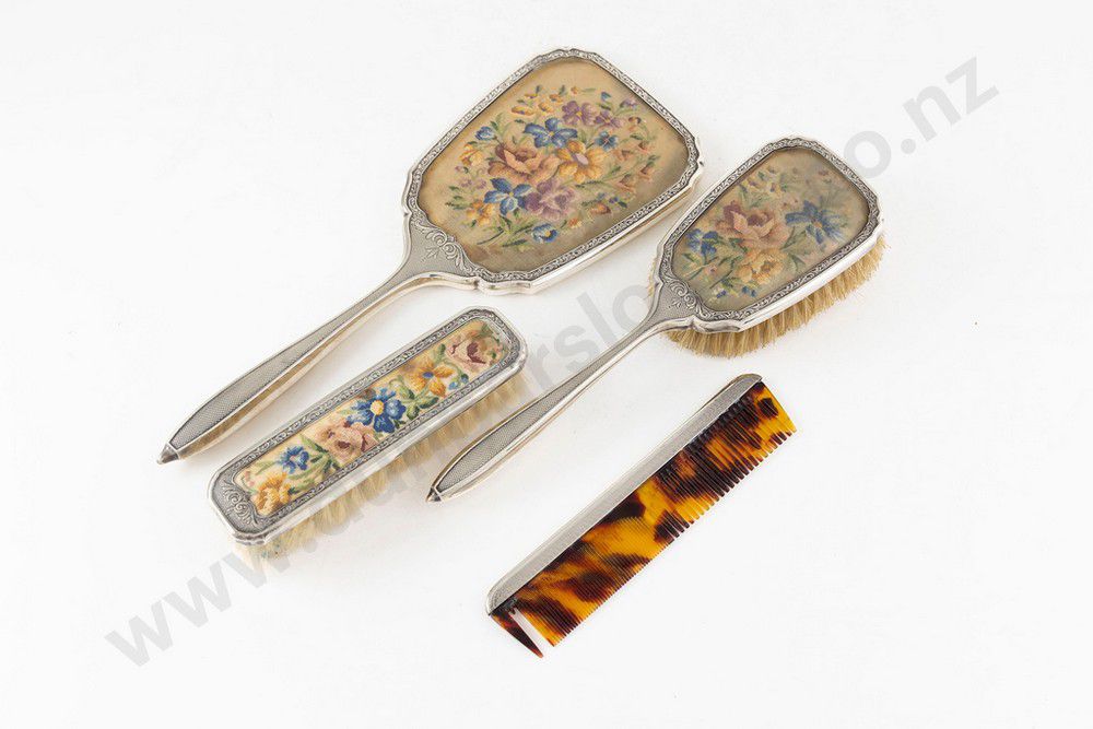 VI Floral Dressing Table Set, Birmingham 1948 Dressing