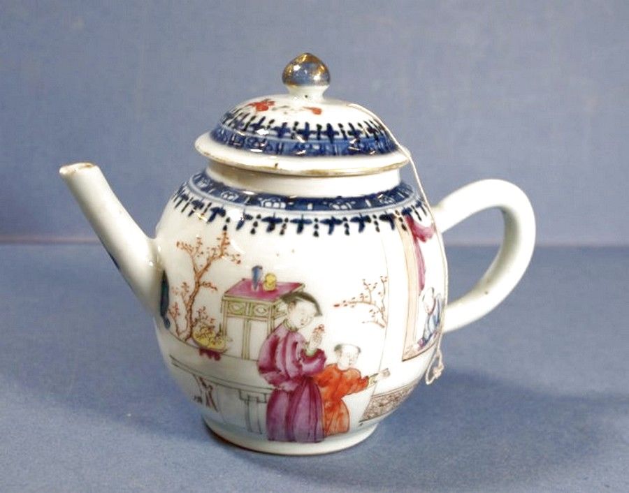 Antique Chinese Porcelain Teapot with Courtyard Figures Ceramics