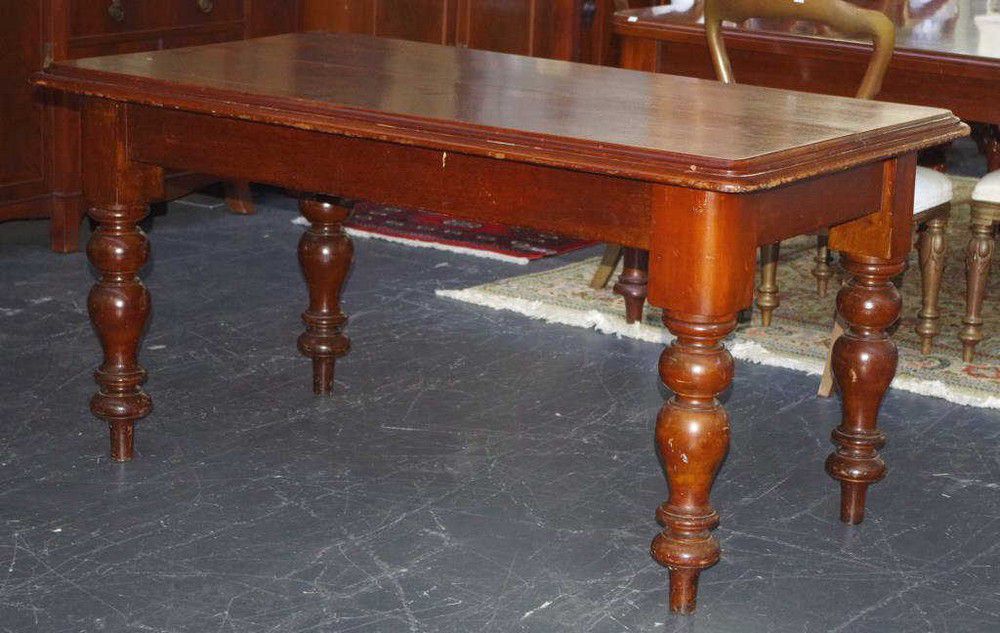 Colonial cedar kitchen table, 152 cm x 86 cm, 75 cm high Tables
