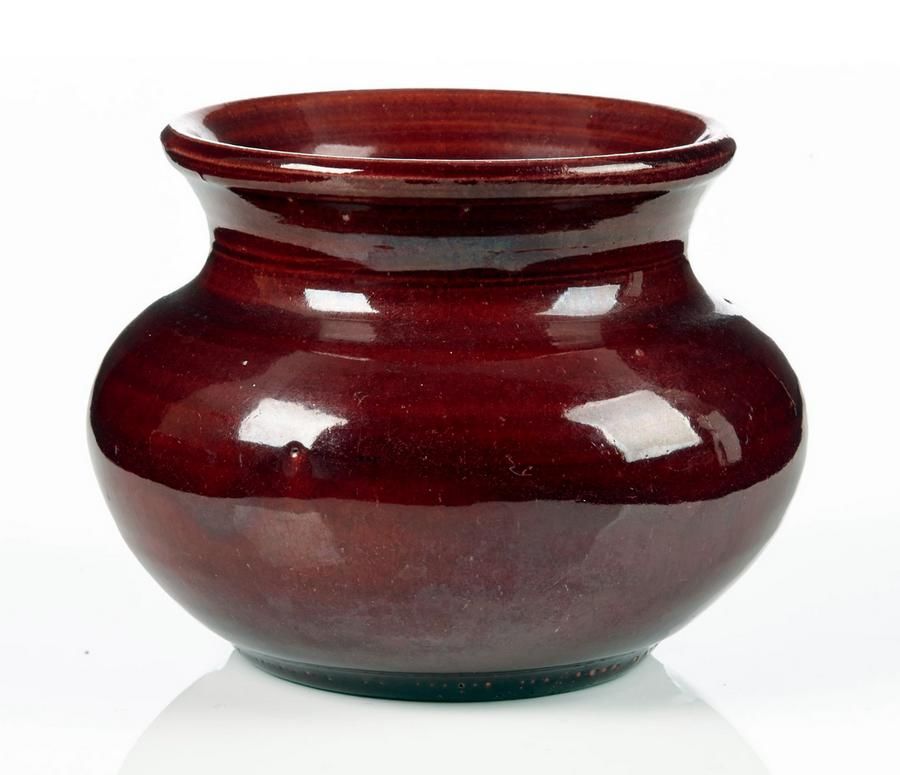 Burgundy Vase by Olive Jones New Zealand Potters & Themes Ceramics