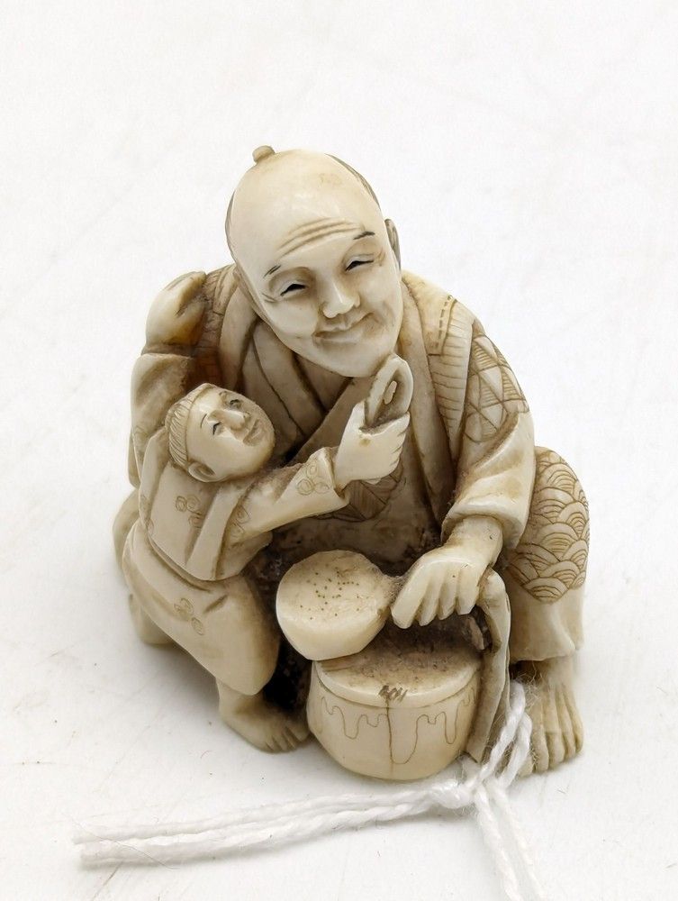 Antique ivory Japanese netsuke, group 19th century ivory figure