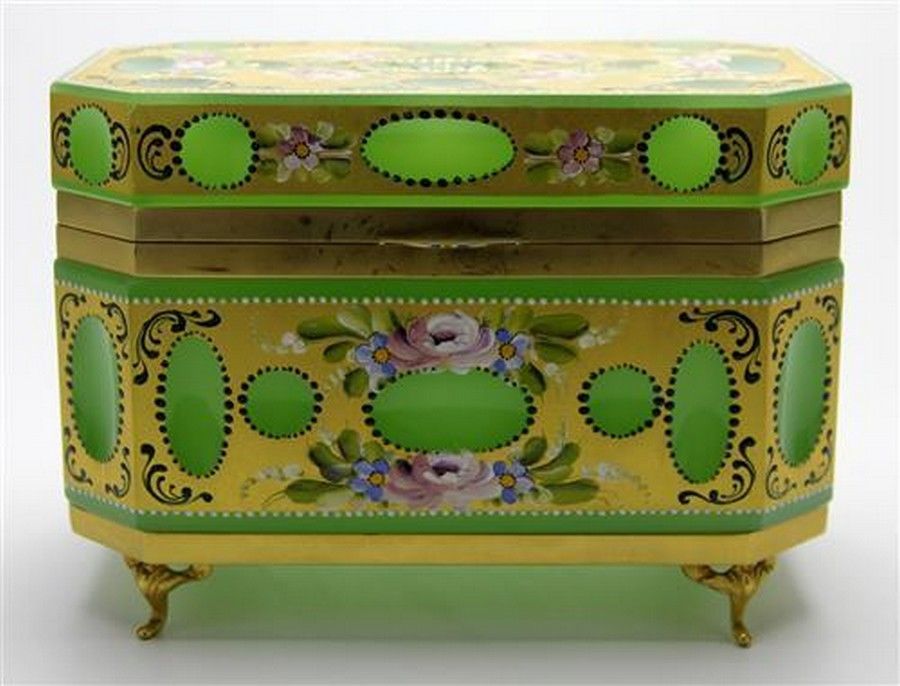 Murano Green Glass Octagonal Jewellery Box with Gilt Detail / Murano Glass