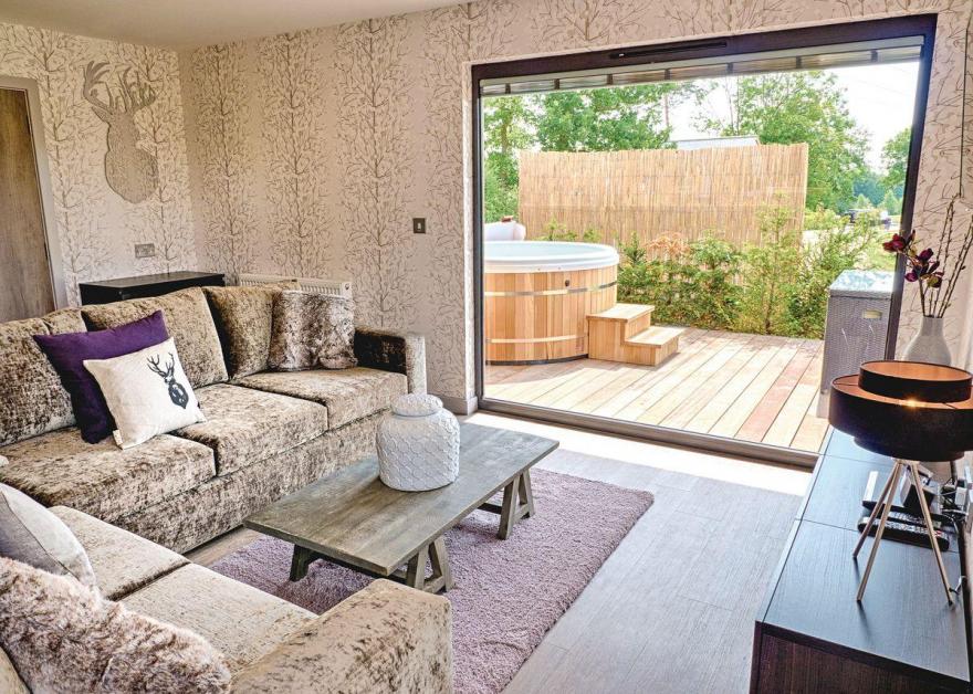 Pocklington Deluxe Lodge, East Riding of Yorkshire Log Cabins to Rent