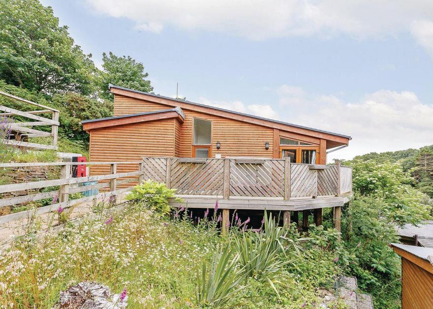 Carne Cabin Premier, Cornwall Log Cabins to Rent in South West of